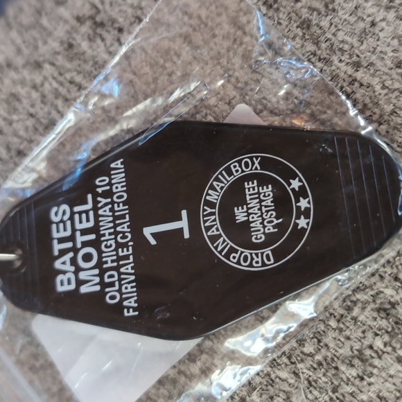 🆕Just In...Bates Motel Keychain - Picture 4 of 5